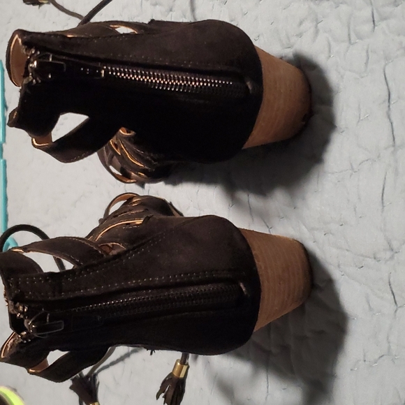 Sandals - Picture 2 of 7